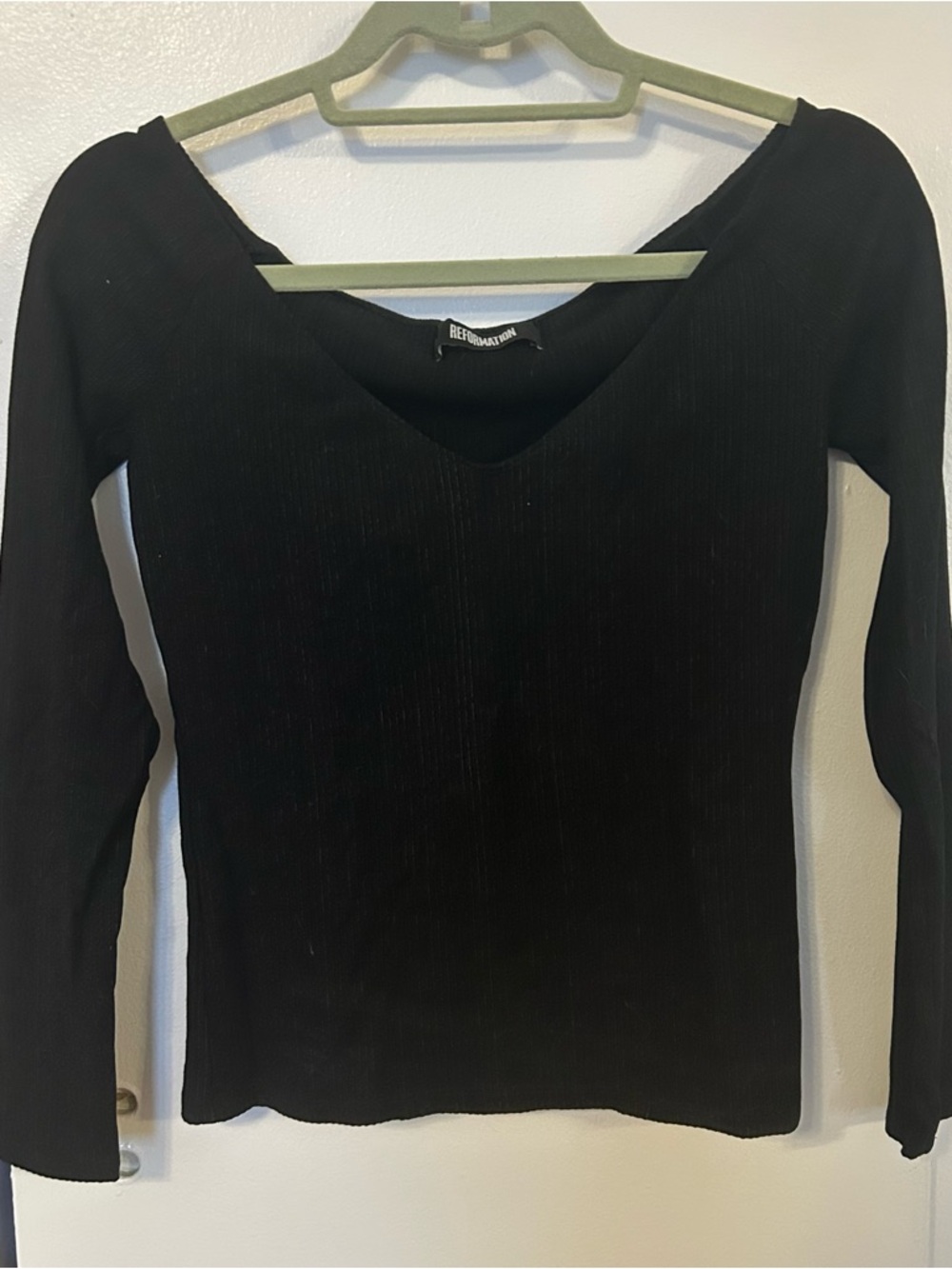Original Reformation Black Ribbed Long-Sleeve V-Neck off the shoulder Top